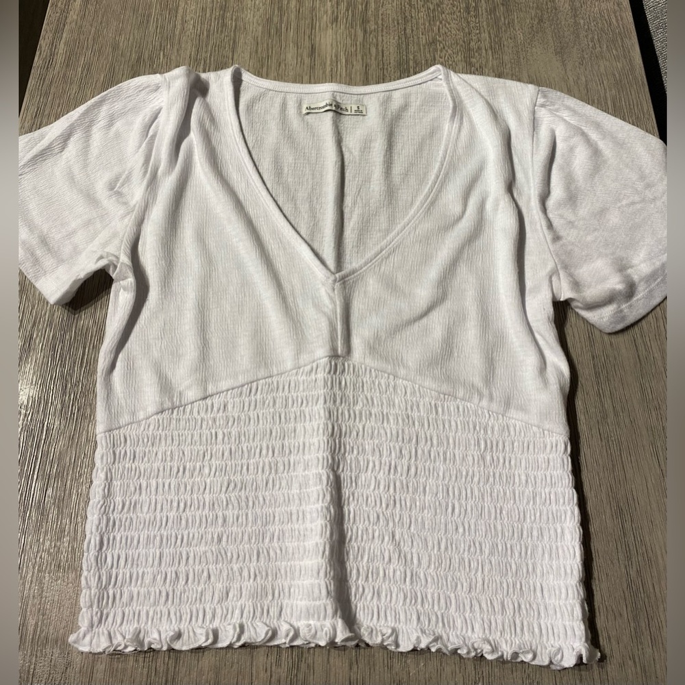 Abercrombie & Fitch White Top - NEVER WORN